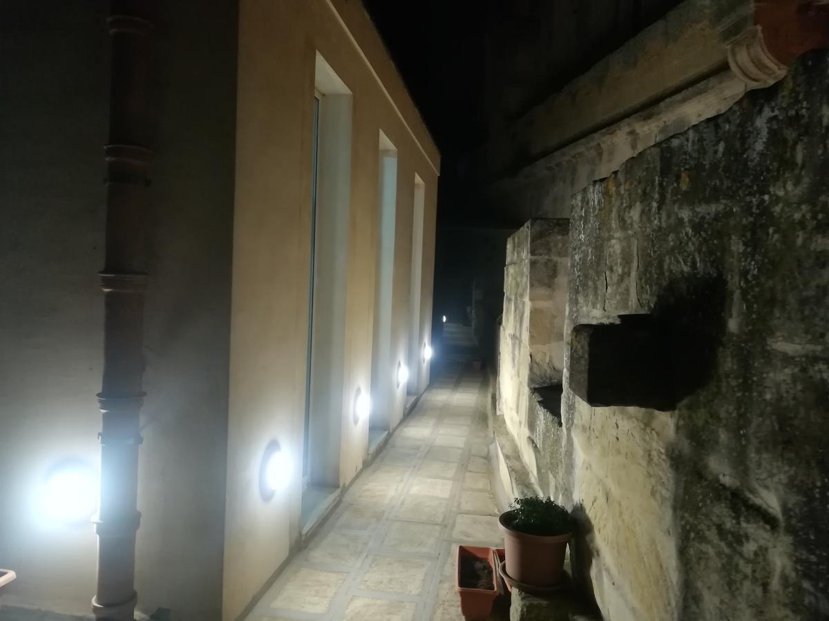 Dimora Dell'Artista Acomodação com café da manhã Lecce Exterior foto