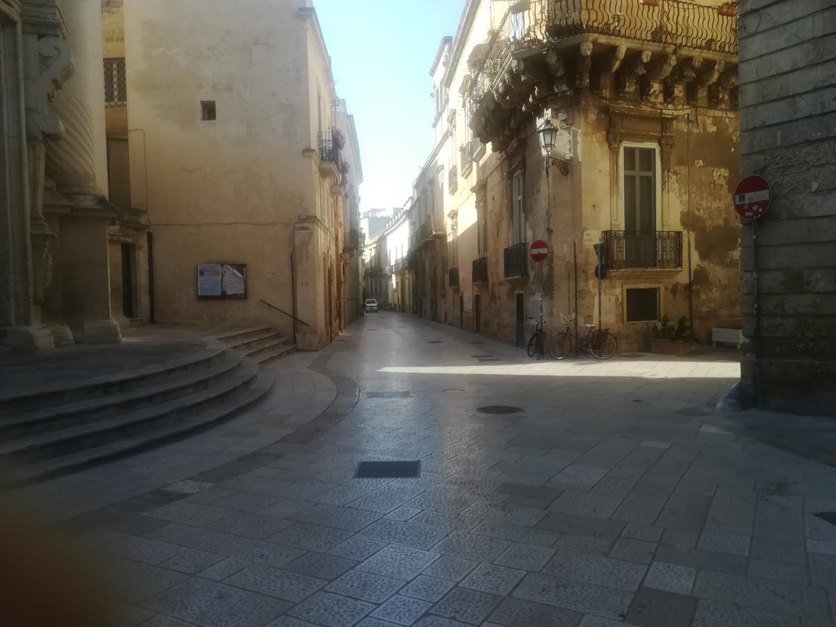 Dimora Dell'Artista Acomodação com café da manhã Lecce Exterior foto