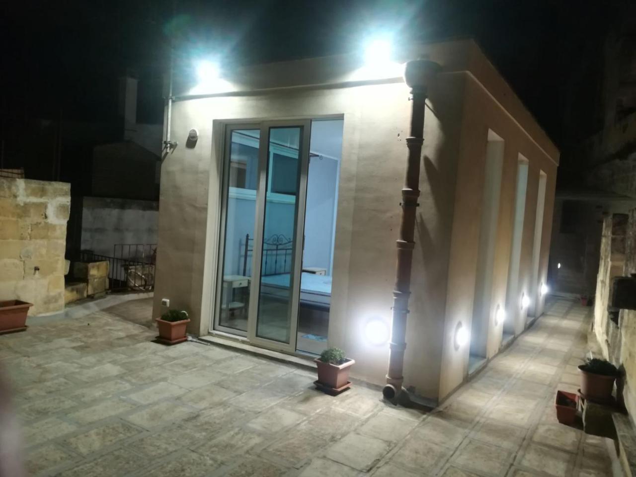 Dimora Dell'Artista Acomodação com café da manhã Lecce Exterior foto