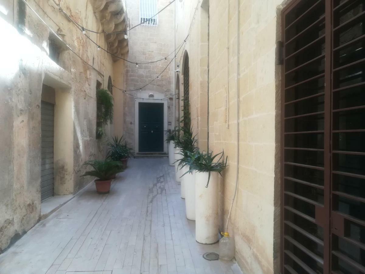 Dimora Dell'Artista Acomodação com café da manhã Lecce Exterior foto